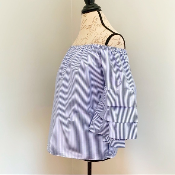 CHARLOTTE russe Style HOUSE Off the Shoulder Top - Picture 1 of 6